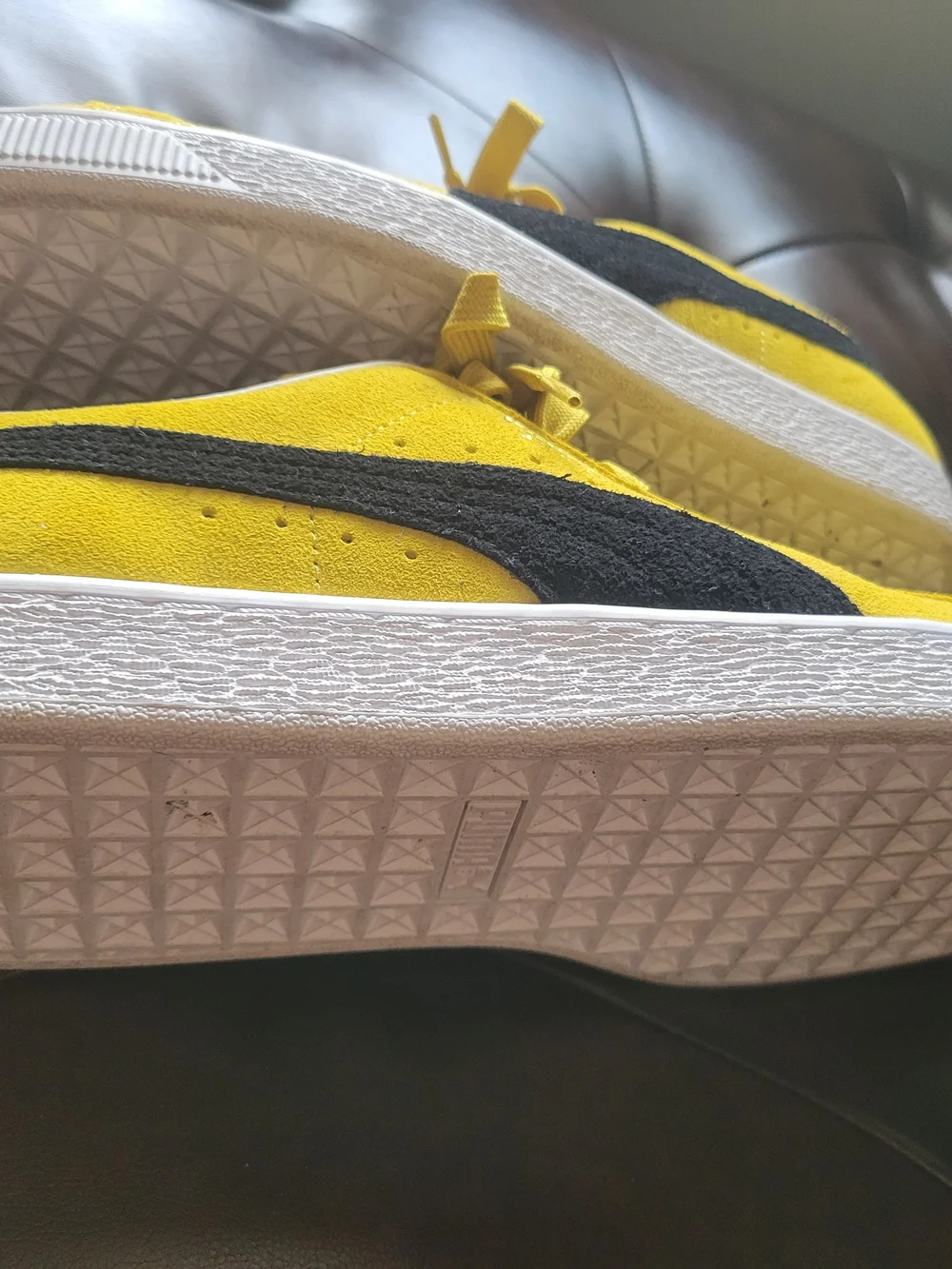 Puma Mens Suede Classic Sneaker — Yellow